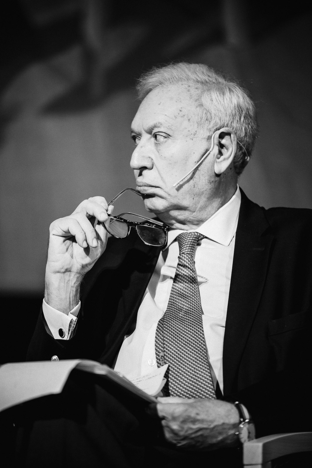 Evento Panasef. Exministro José Manuel García Margallo, en mesa redonda. Zaragoza. Foto por Amaury Cabrera.