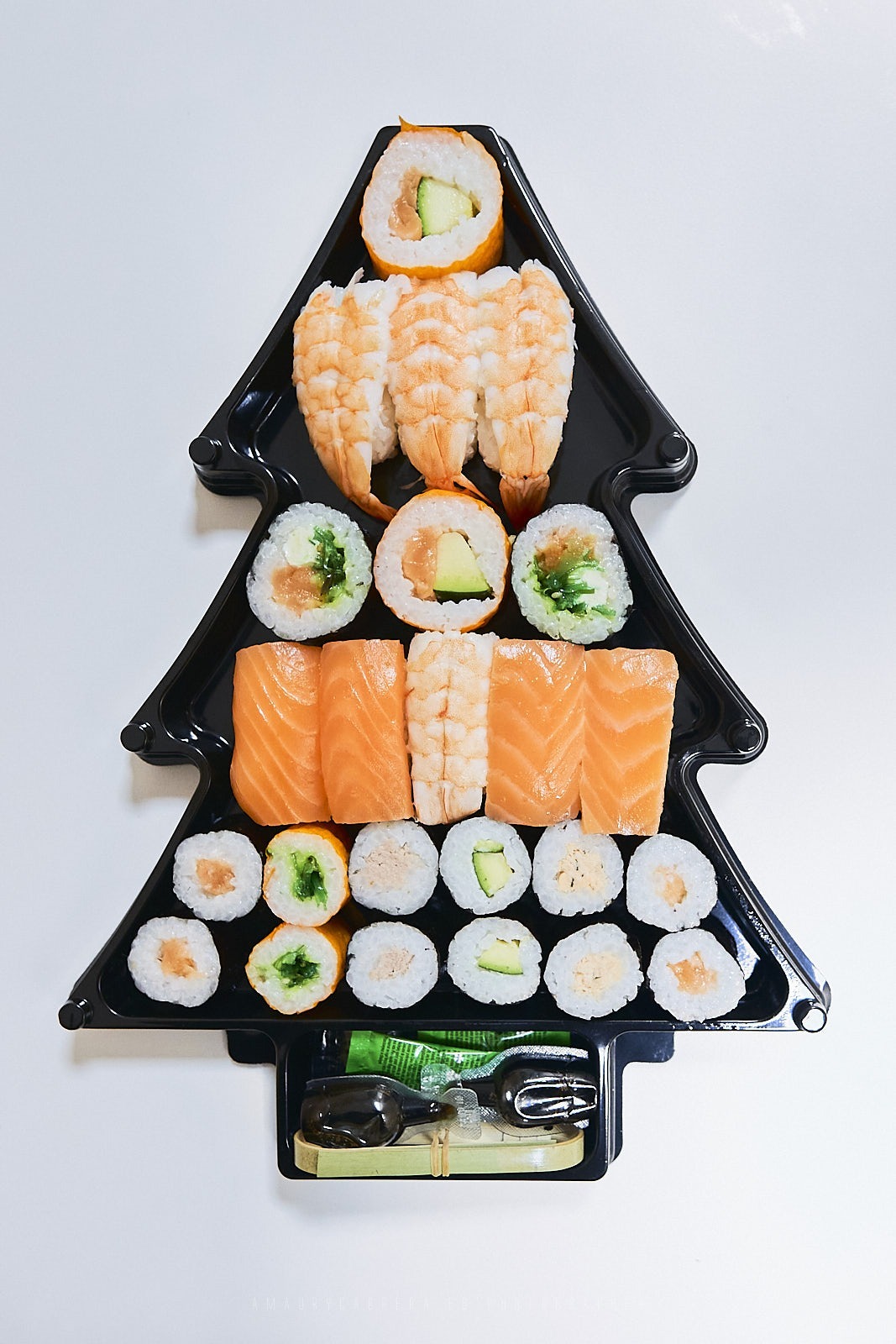 Foto de producto. Sushi navideño. MOWI, Zaragoza. Foto por Amaury Cabrera.