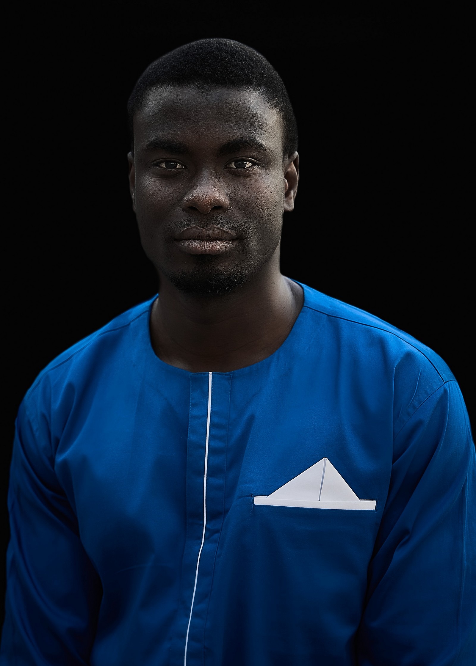 Foto de retrato con traje tradicional. Zaragoza. Foto por Amaury Cabrera.