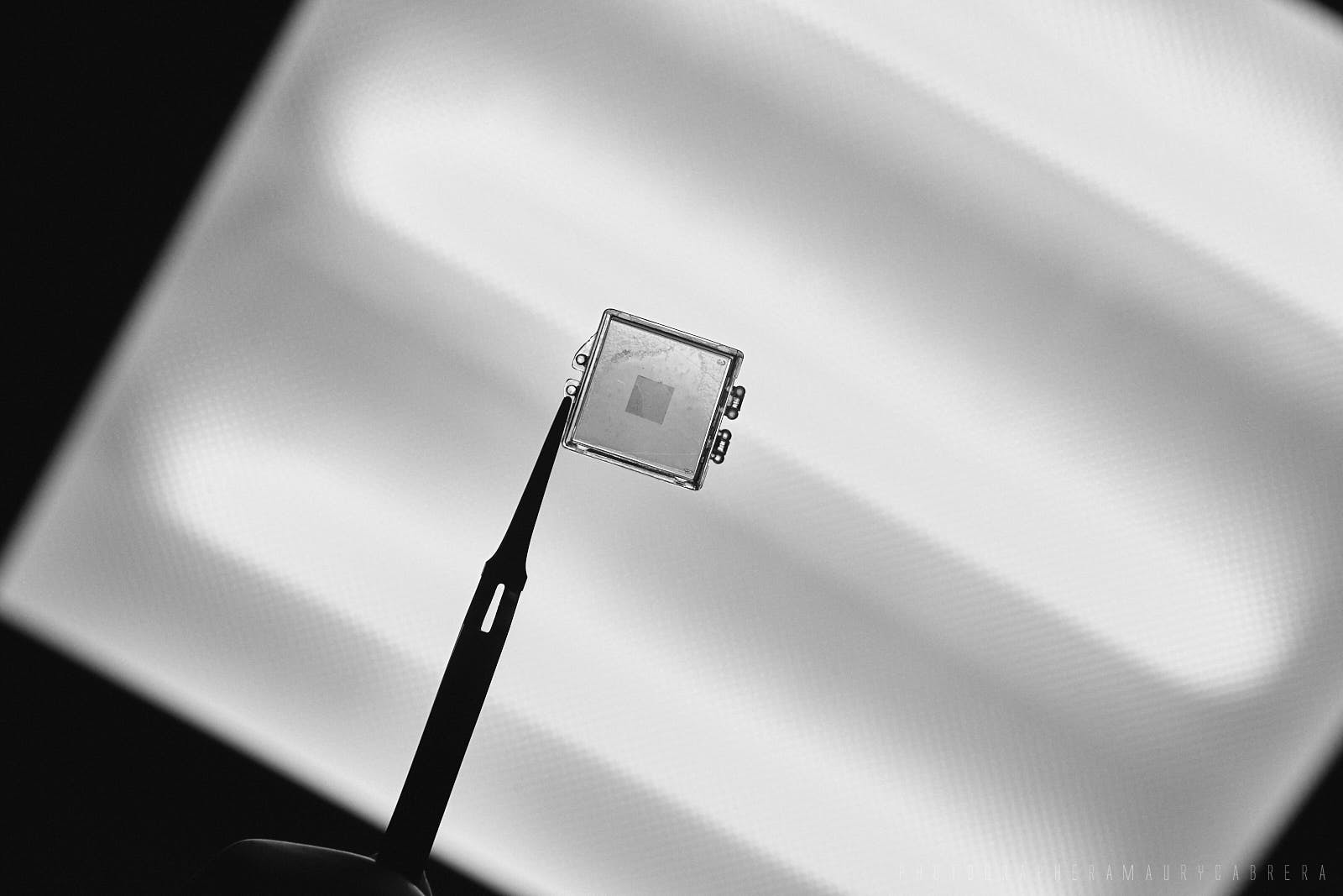 Foto de producto. Grafeno, nanotecnología. Empresa de Zaragoza. Foto por Amaury Cabrera.